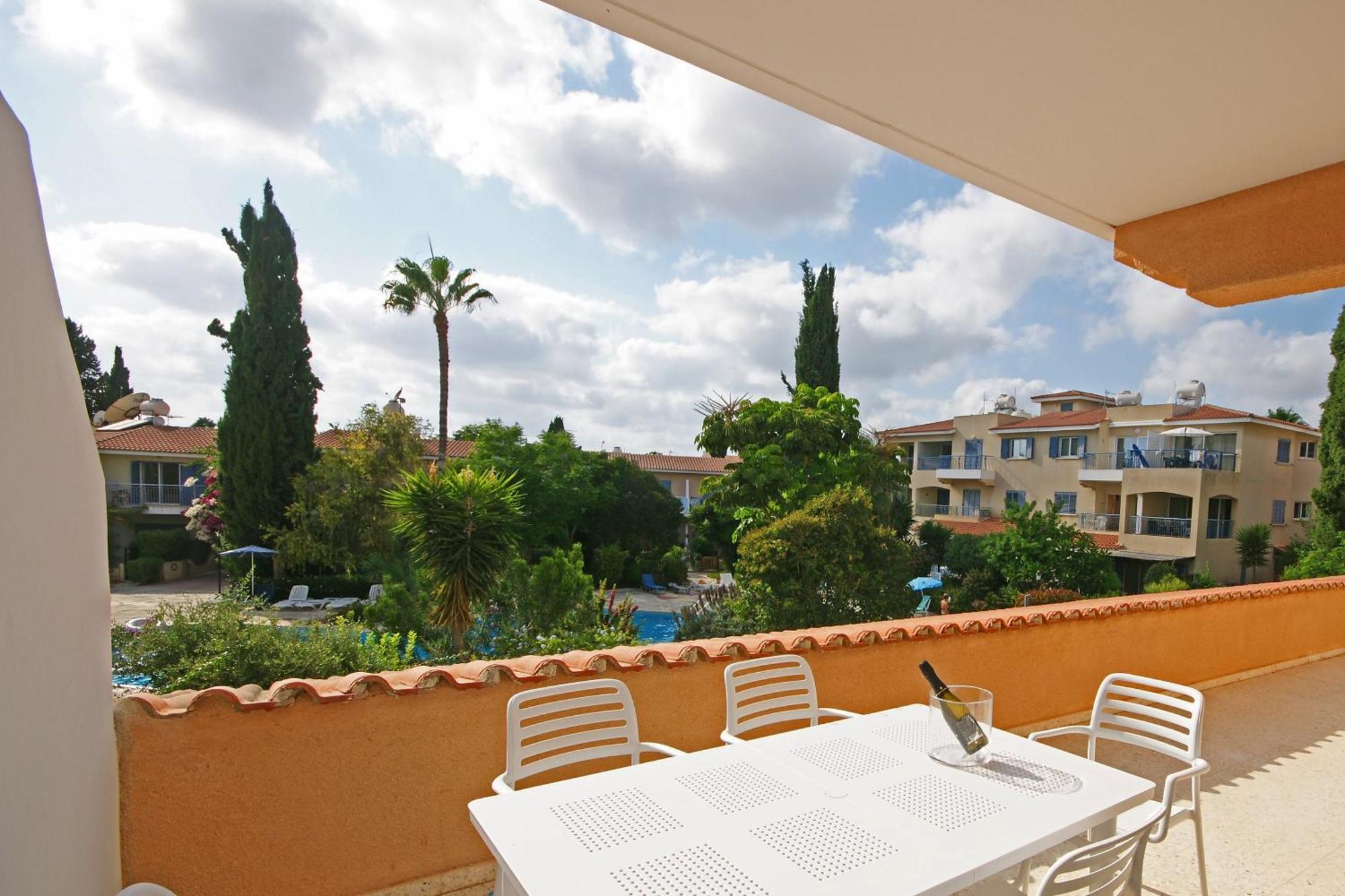 Resitour Paradise Gardens Pafos Exterior foto